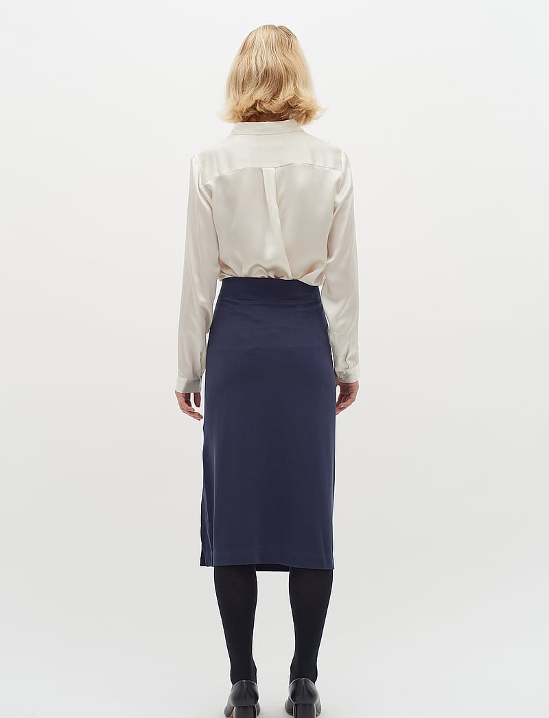 InWear - AronoIW Long Skirt - midi nederdele - marine blue - 5