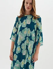 InWear - HendraIW Dress - vidutinio ilgio suknelės - green poetic flower - 2