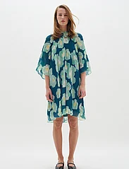 InWear - HendraIW Dress - vidutinio ilgio suknelės - green poetic flower - 3