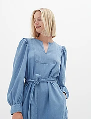 InWear - PhilipaIW Dress - farkkumekot - light blue denim - 4