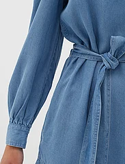 InWear - PhilipaIW Dress - jeansklänningar - light blue denim - 5