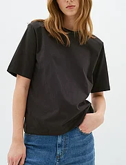 InWear - PayanaIW shld pad Tshirt - t-shirt & tops - black - 2