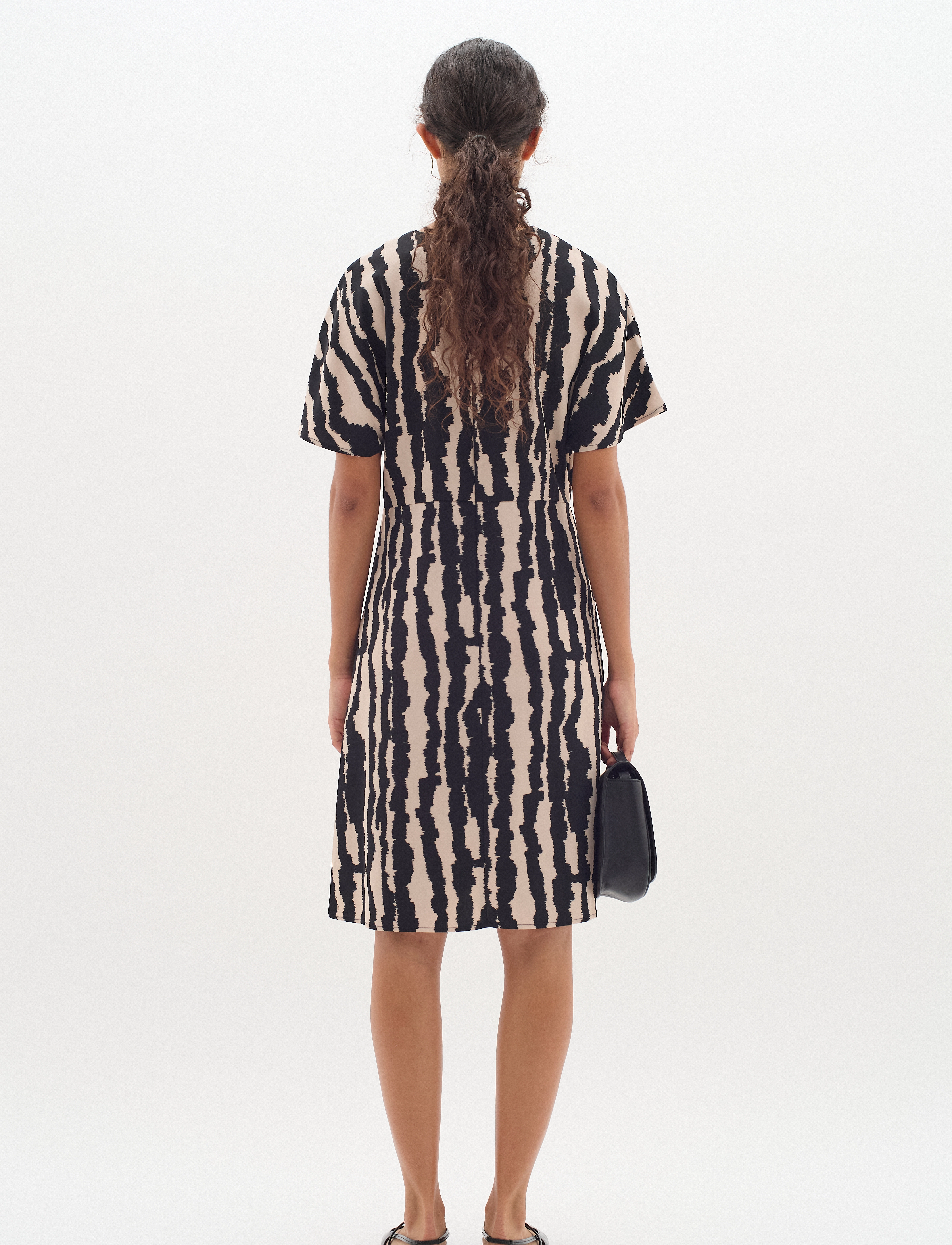 InWear - XeeniaIW Short Dress - midi kjoler - non color small scratch stripe - 4