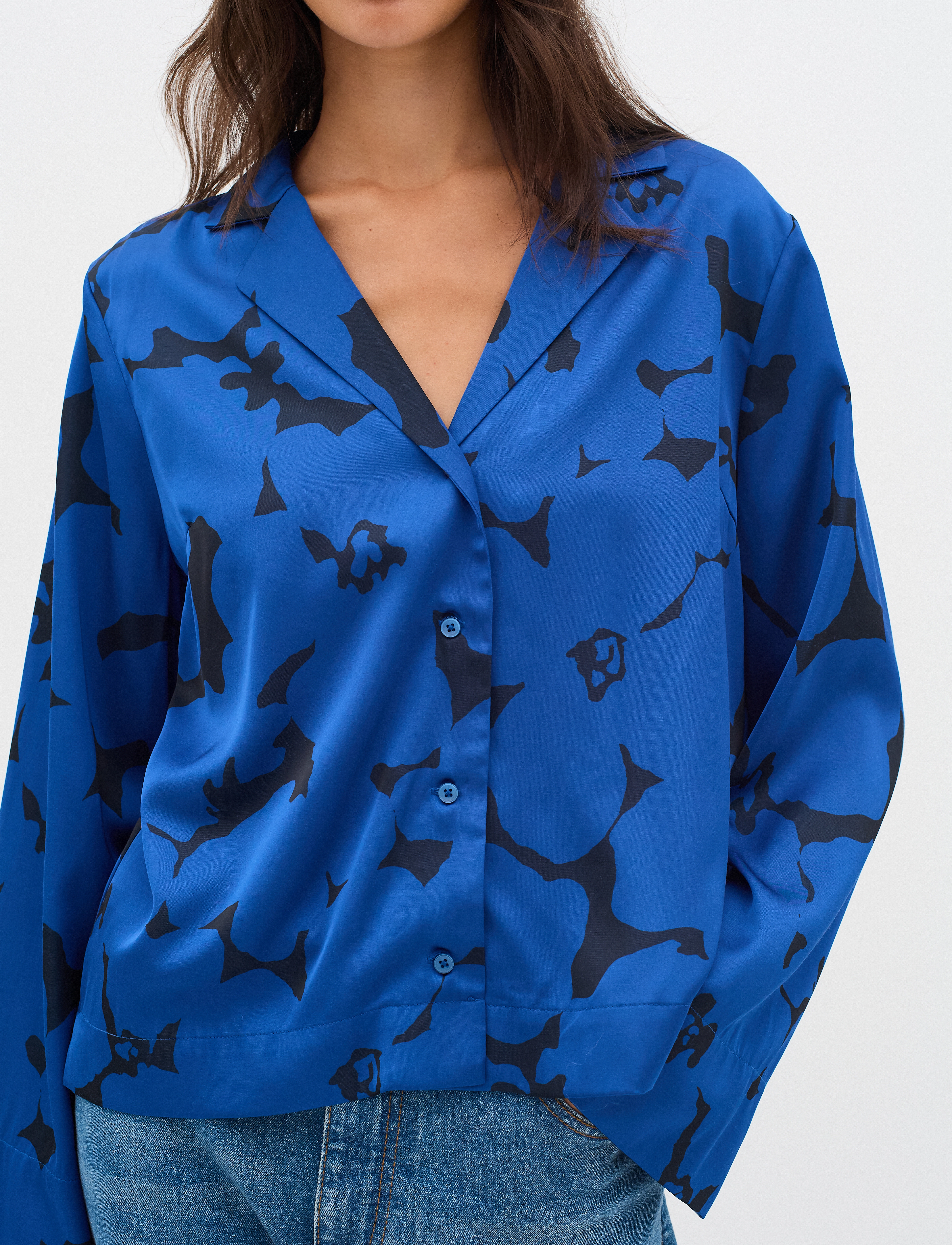 InWear - MehinaIW Blouse - langærmede bluser - blue reversed flowers - 4