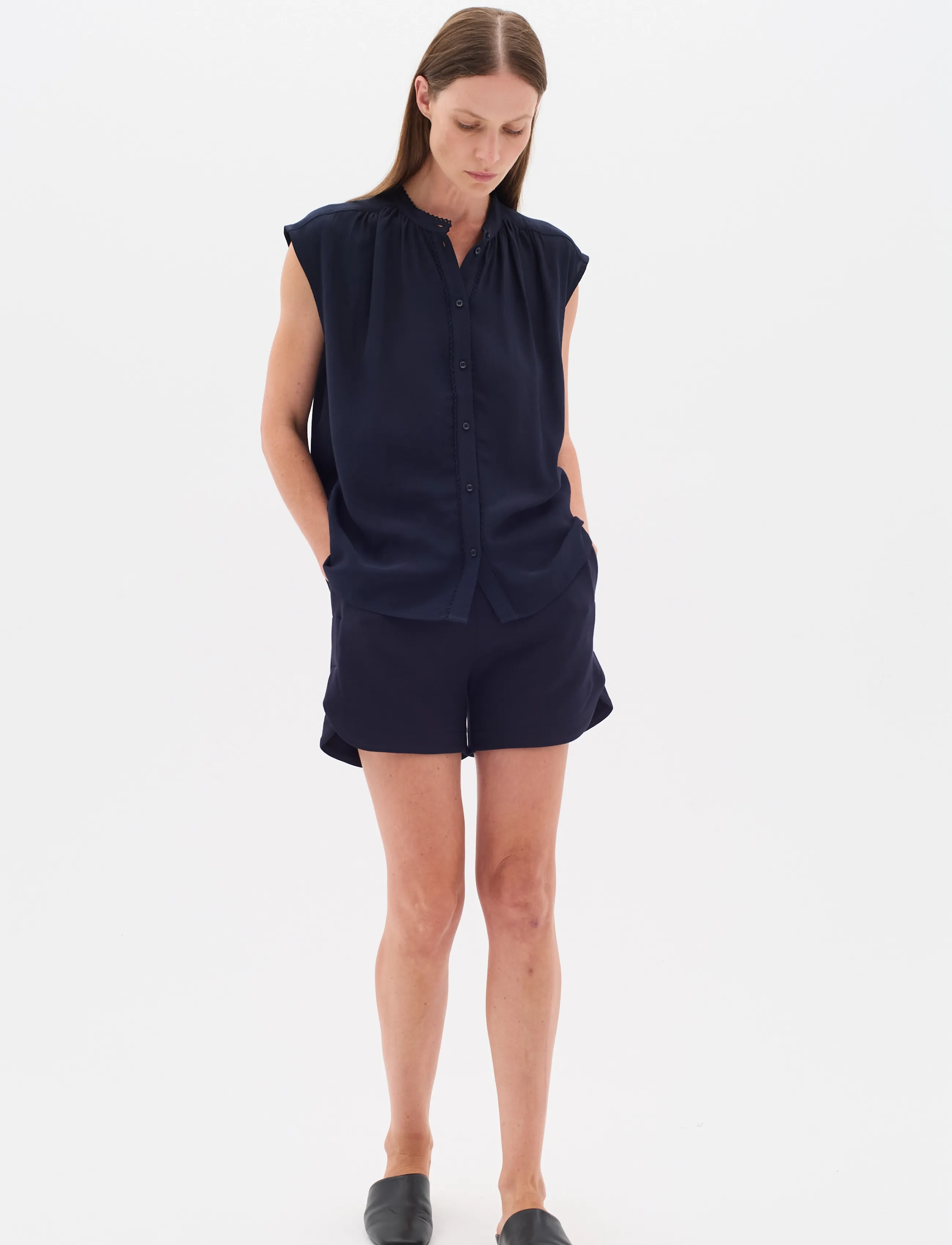InWear - HenniehIW Vincent Shorts - sweatshorts - marine blue - 3