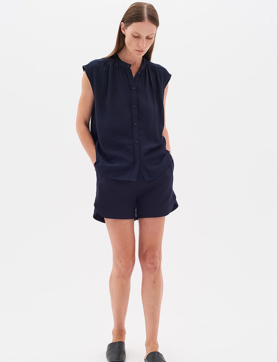 InWear - HenniehIW Vincent Shorts - sweatshorts - marine blue - 3
