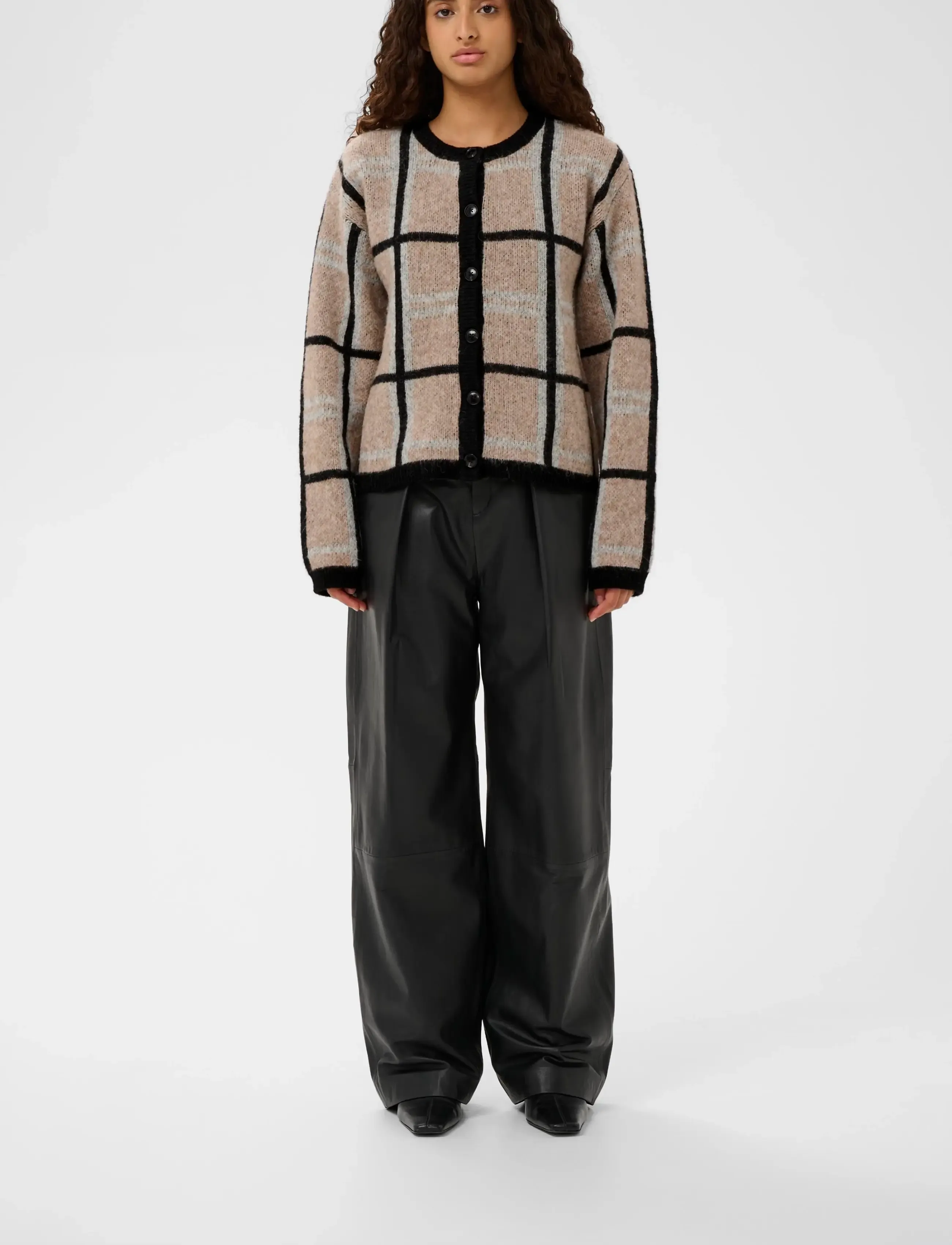 Tashaiw Cardigan 2