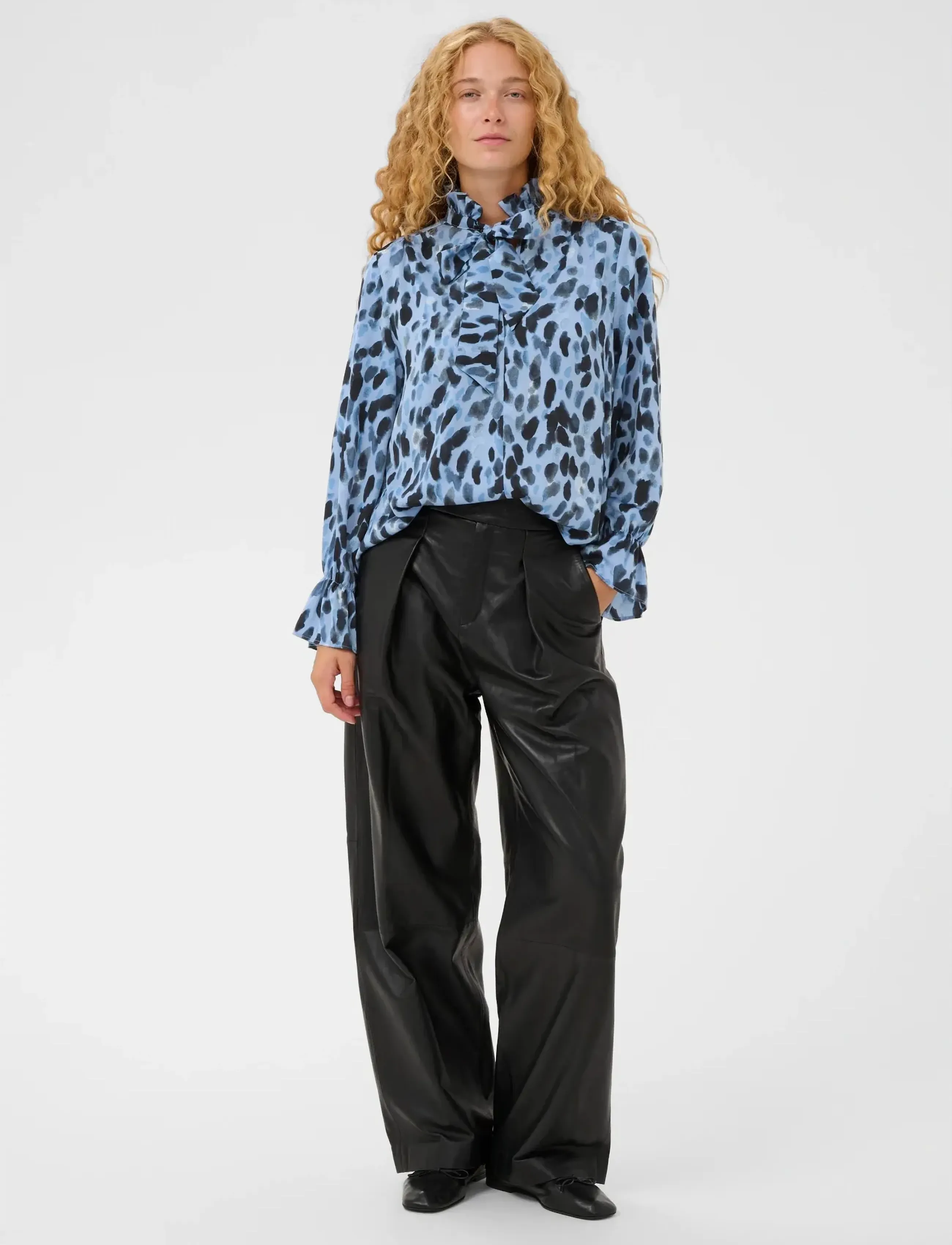InWear - GRACIEIW PRINTED BLOUSE - long sleeved blouses - blue painted dot - 3