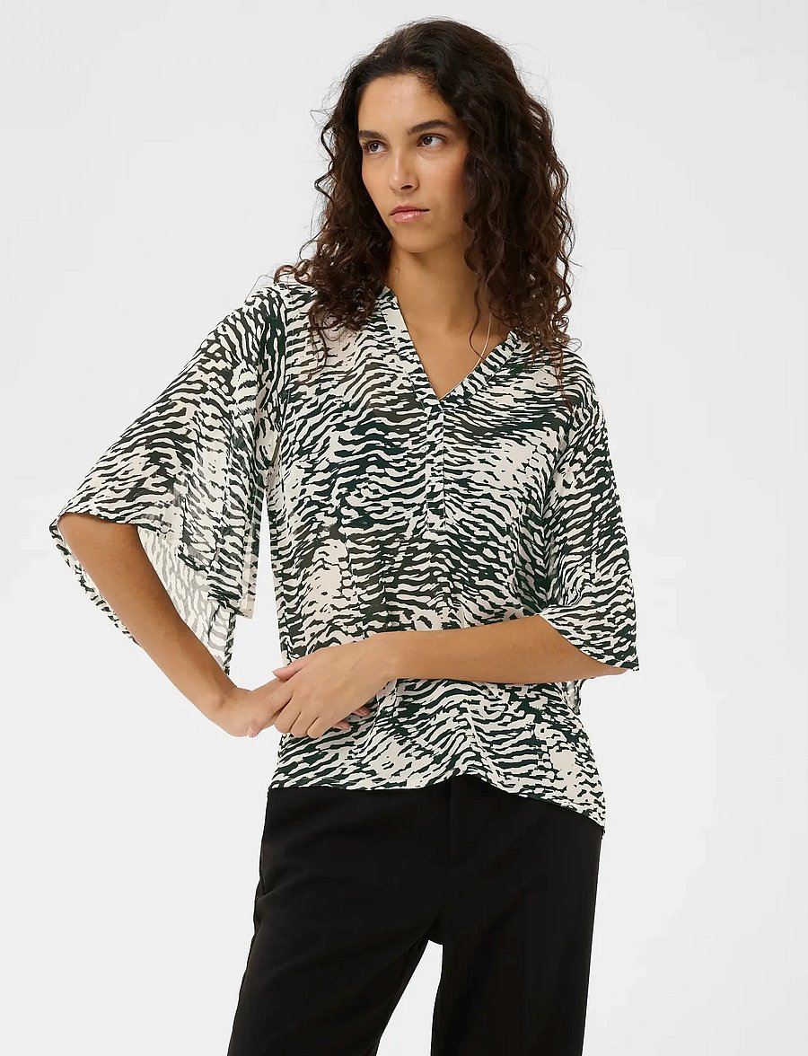 InWear - LYONIW TOP - kurzärmelige blusen - black wavy structure - 0