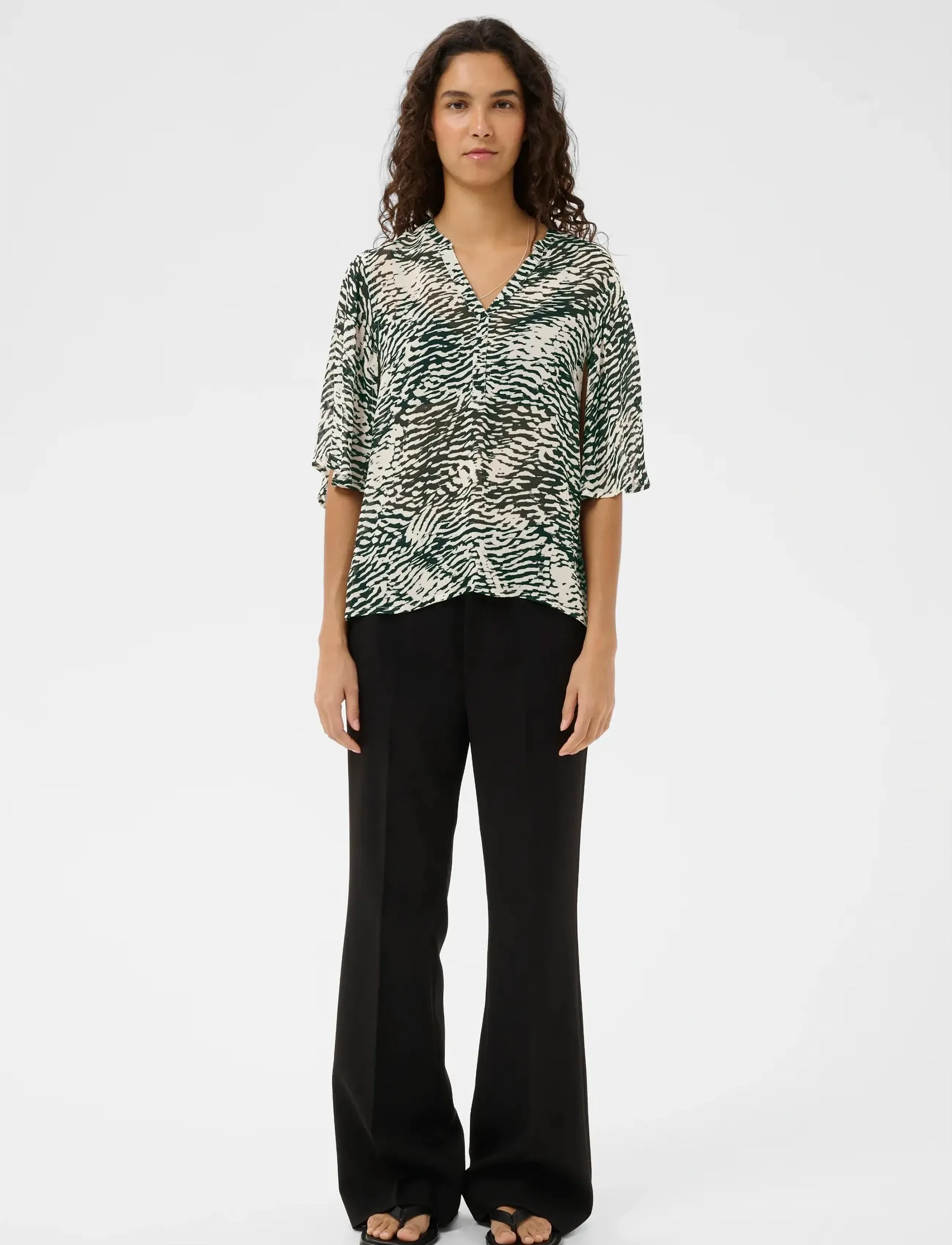 InWear - LYONIW TOP - kurzärmelige blusen - black wavy structure - 3