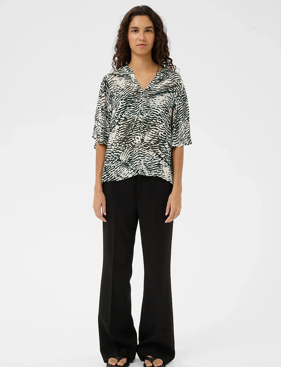 InWear - LYONIW TOP - kurzärmelige blusen - black wavy structure - 3