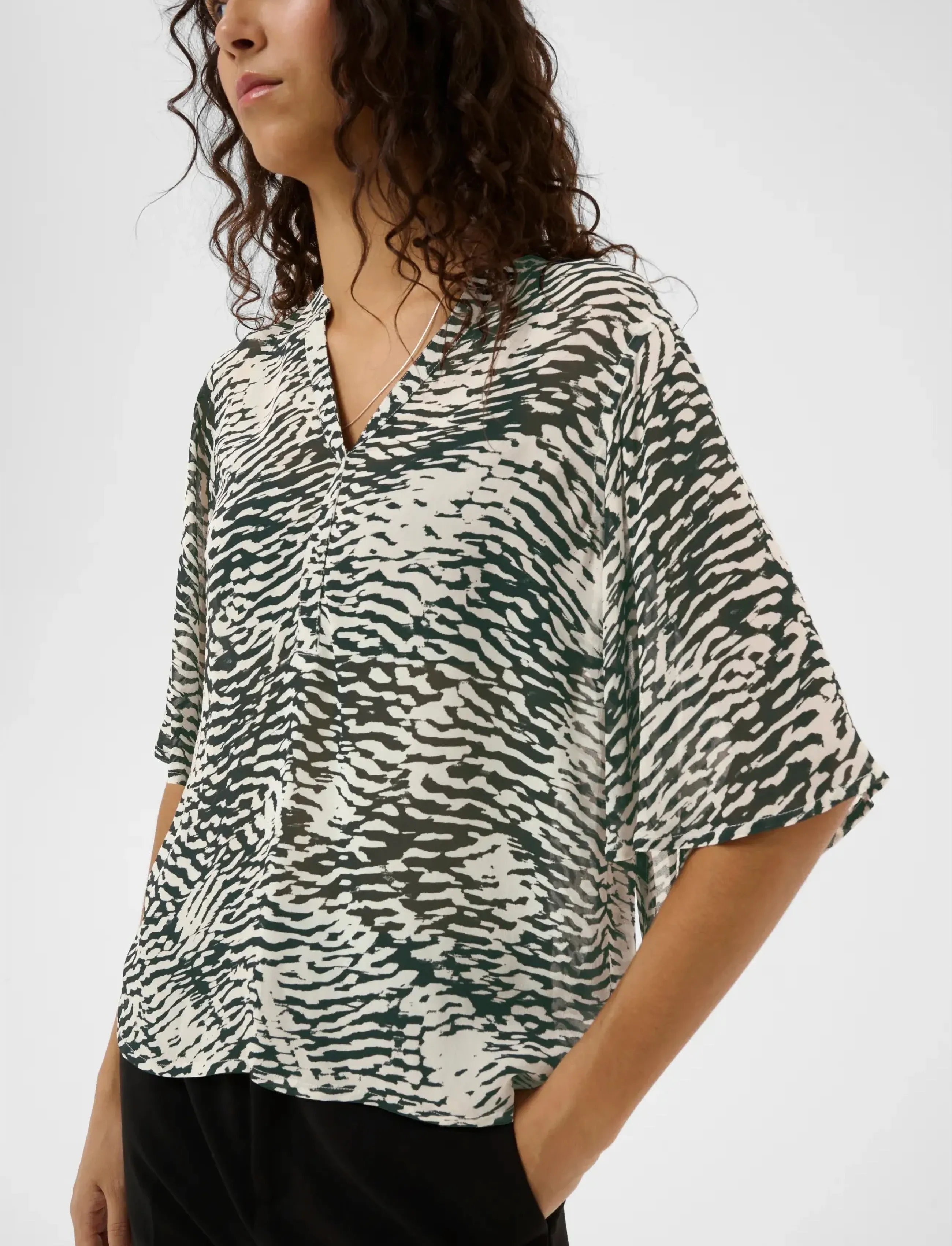 InWear - LYONIW TOP - lühikeste varrukatega pluusid - black wavy structure - 5