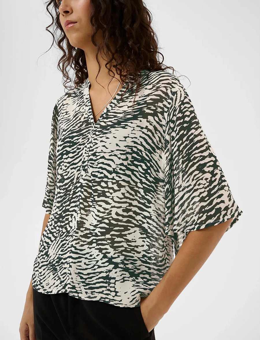 InWear - LYONIW TOP - kurzärmelige blusen - black wavy structure - 5