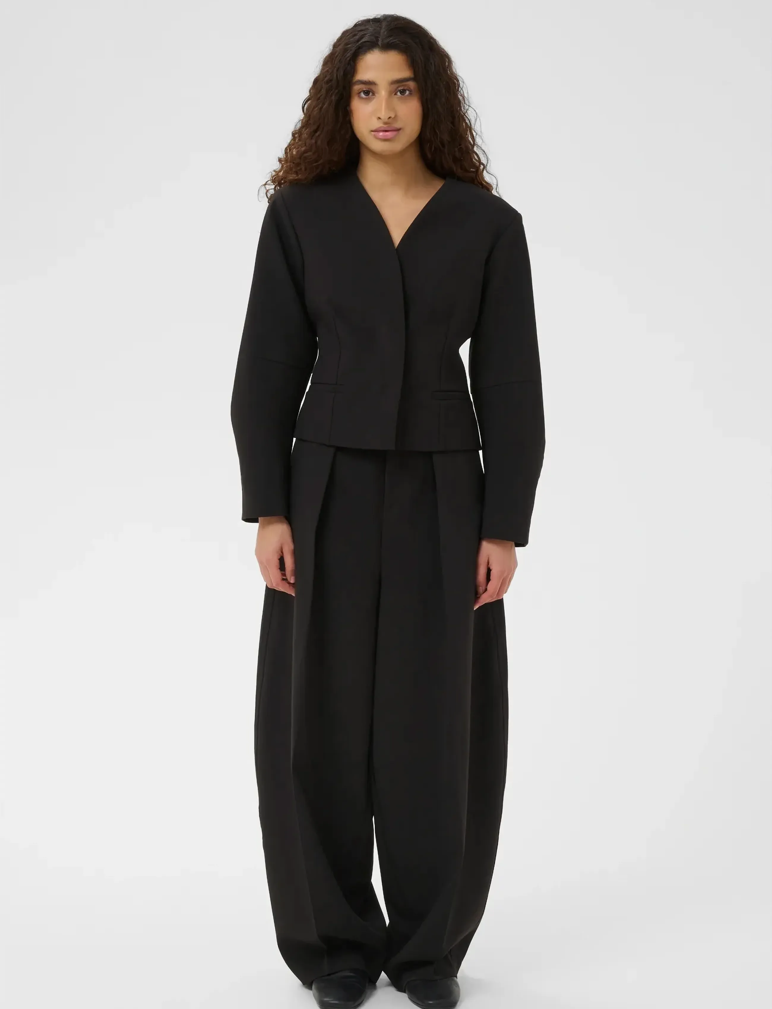InWear - CHAYCEIW NEW BARREL PANT - hosen mit geradem bein - black - 3