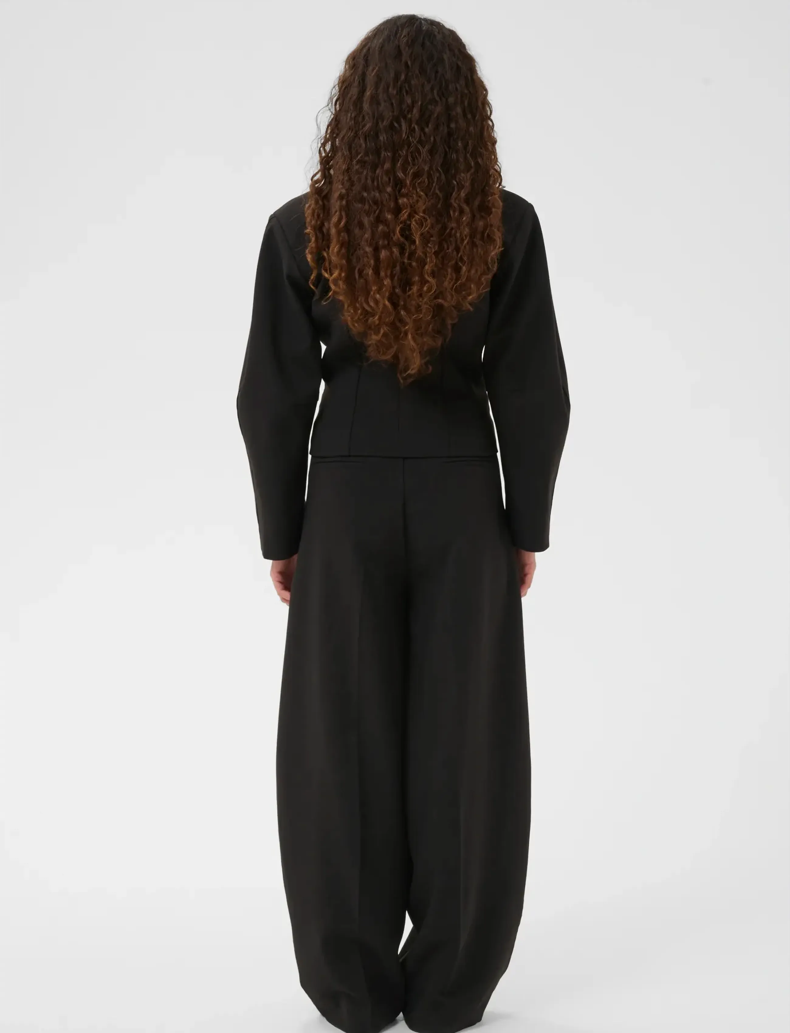 InWear - CHAYCEIW NEW BARREL PANT - hosen mit geradem bein - black - 4