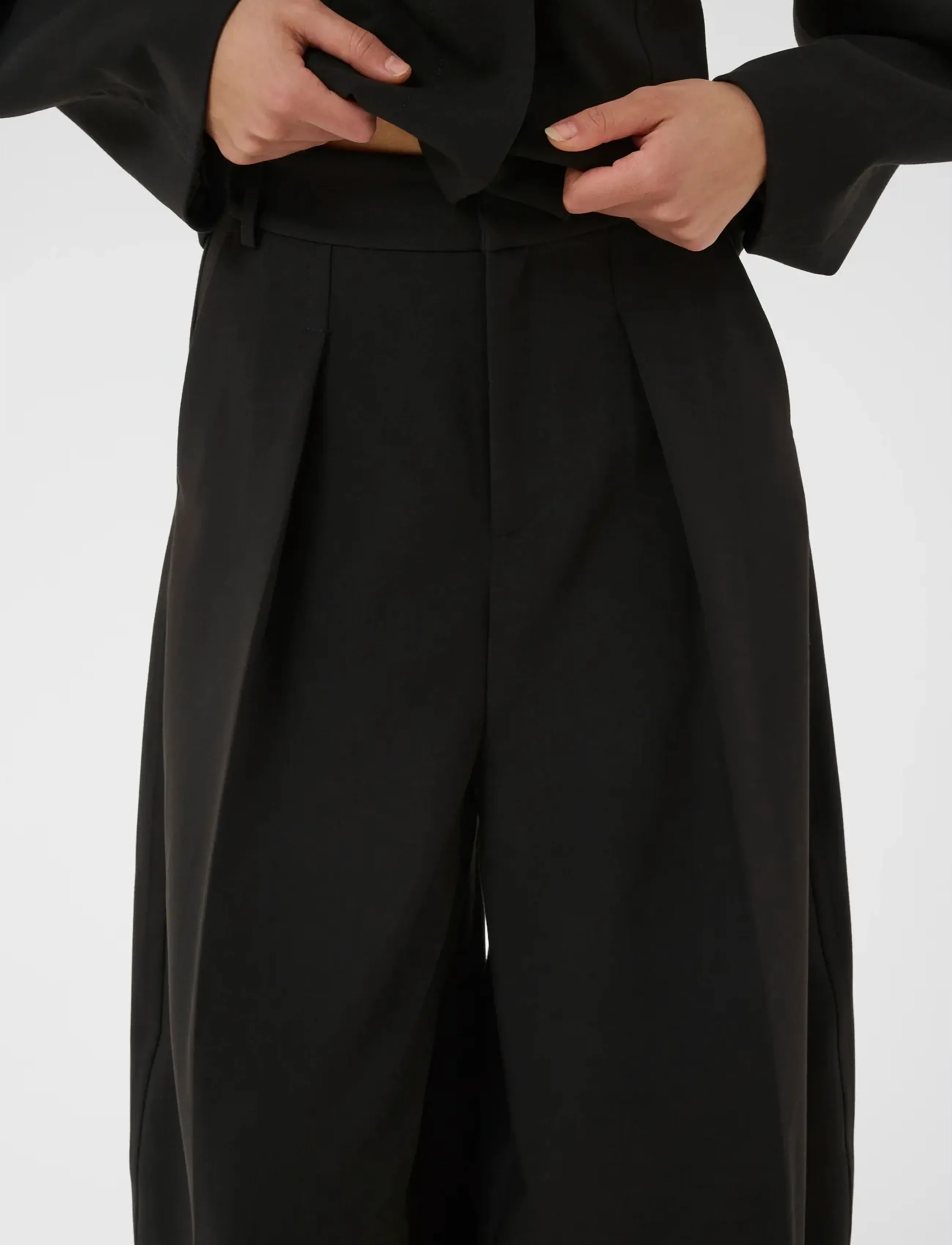 InWear - CHAYCEIW NEW BARREL PANT - hosen mit geradem bein - black - 5