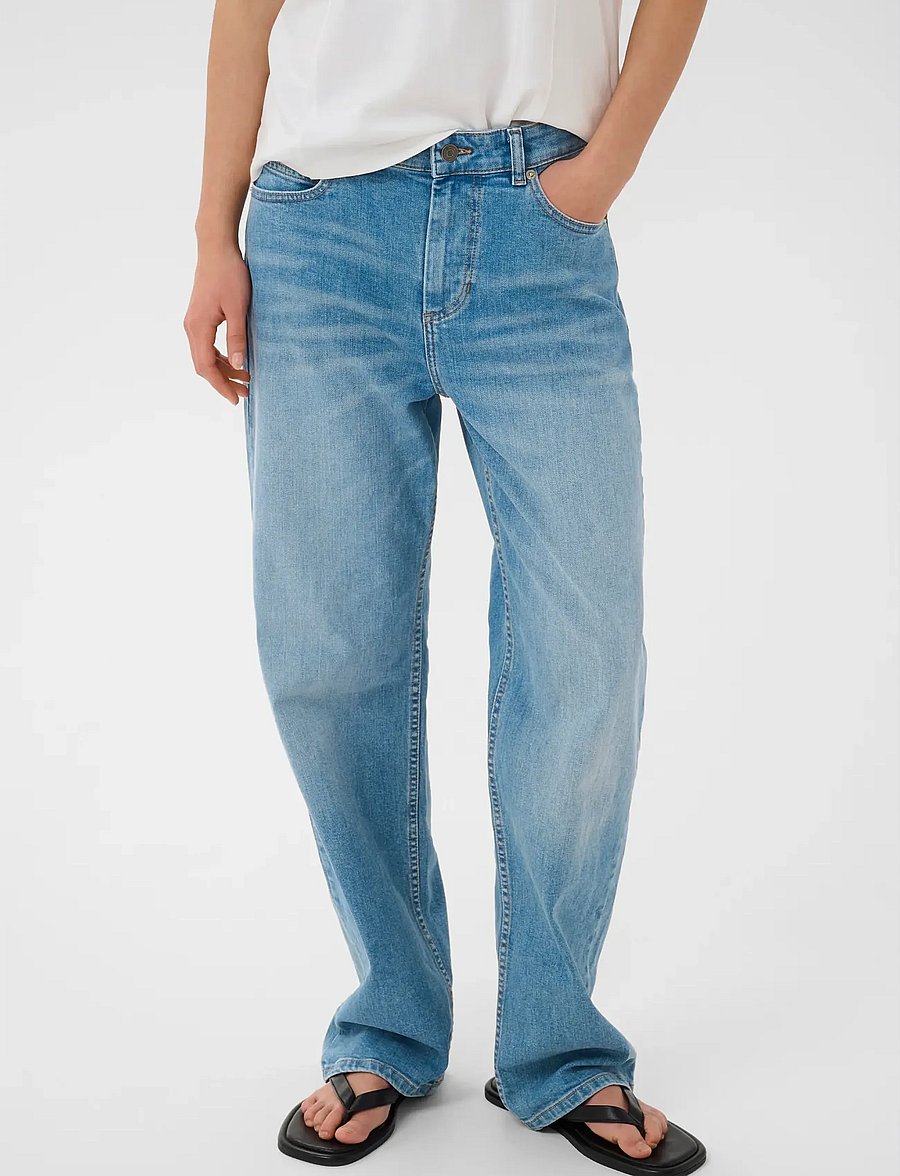 InWear - DARLINAIW CORE STRAIGHT JEANS - boyfriend jeans - washed light blue demim - 0