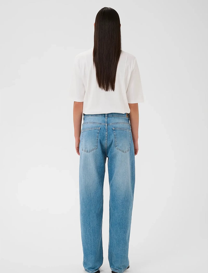 InWear - DARLINAIW CORE STRAIGHT JEANS - boyfriend jeans - washed light blue demim - 4