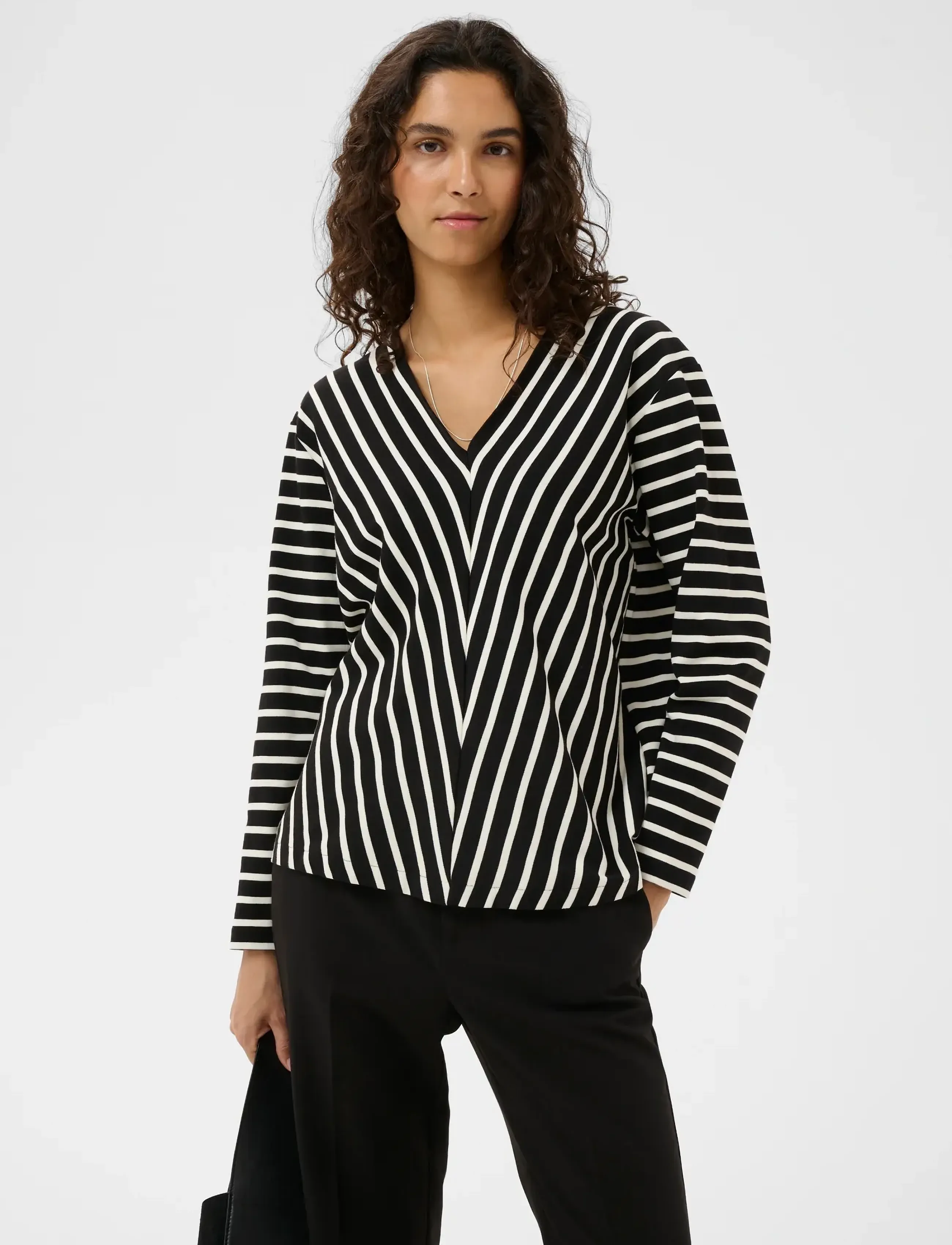 InWear Dellaiw V-Neck T-Shirt, M, Black, T-Shirts & Toppe > Langærmede, Dame