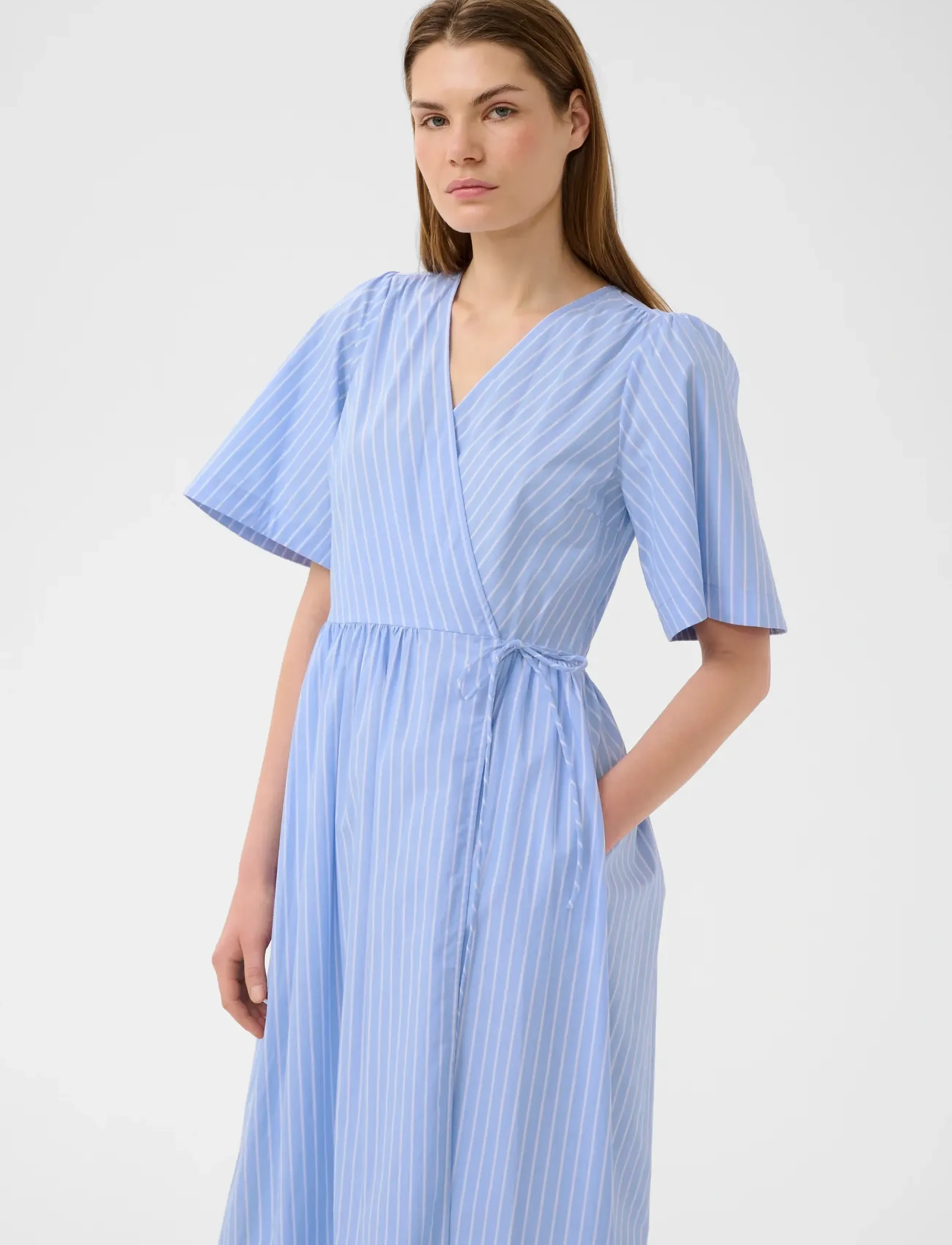 InWear RAELYNNIW WRAP DRESS - Kollektionen - BLUE YD SUMMER STRIPE / blue
