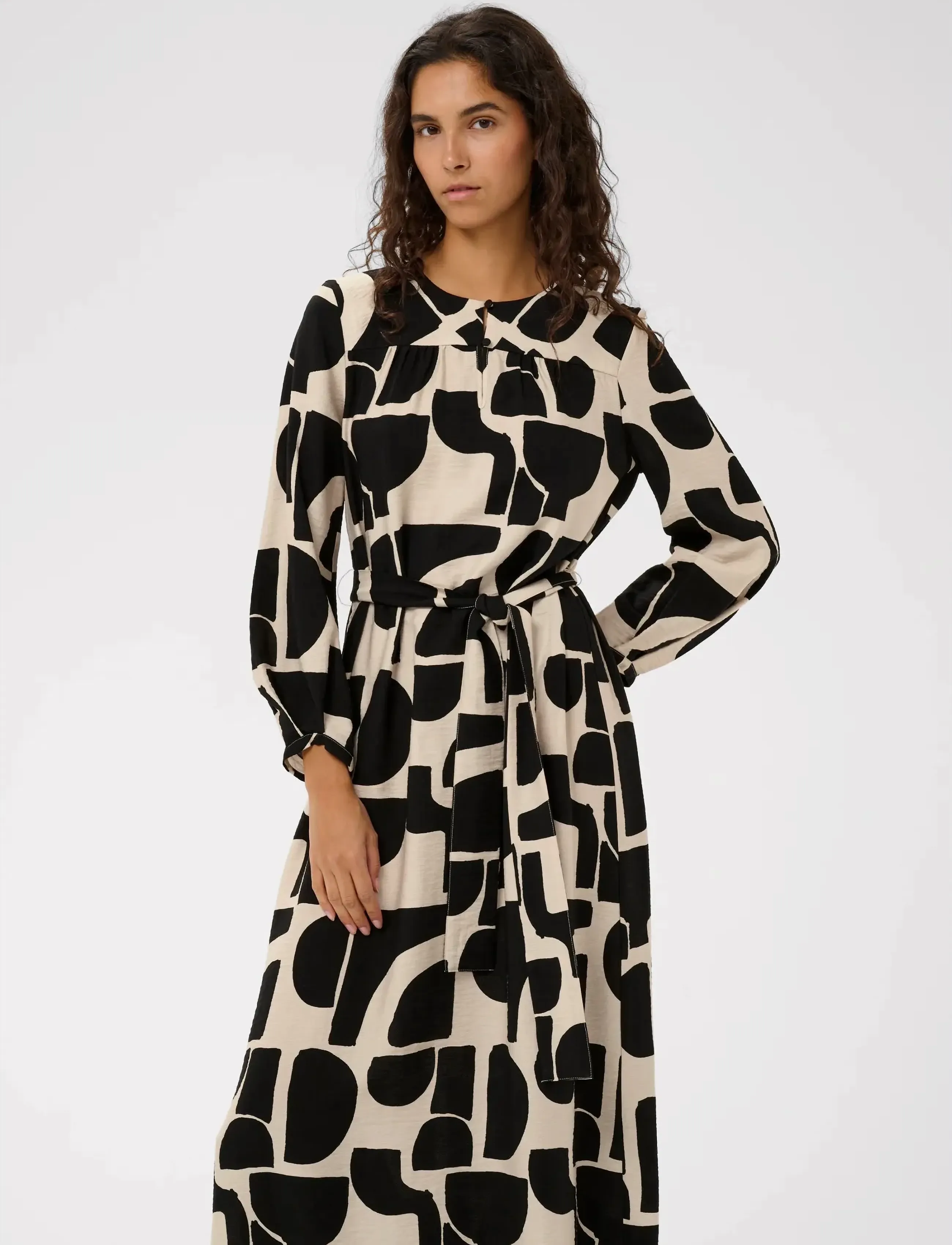 InWear - LYNNIW BELTED DRESS - sumarkjólar - black soft blocks - 4