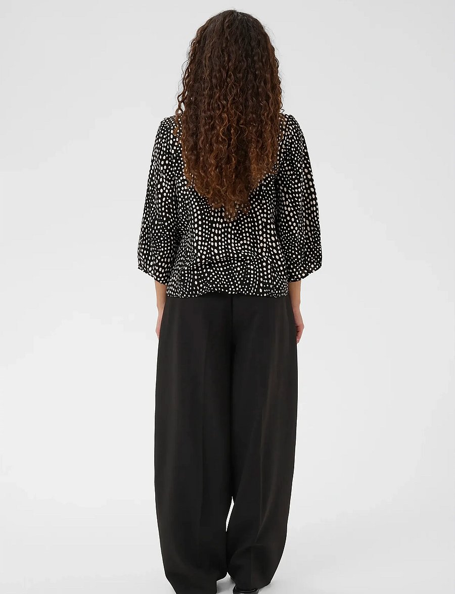 InWear - LIBERTYIW V-NECK - pikkade varrukatega pluusid - black faded dot - 4