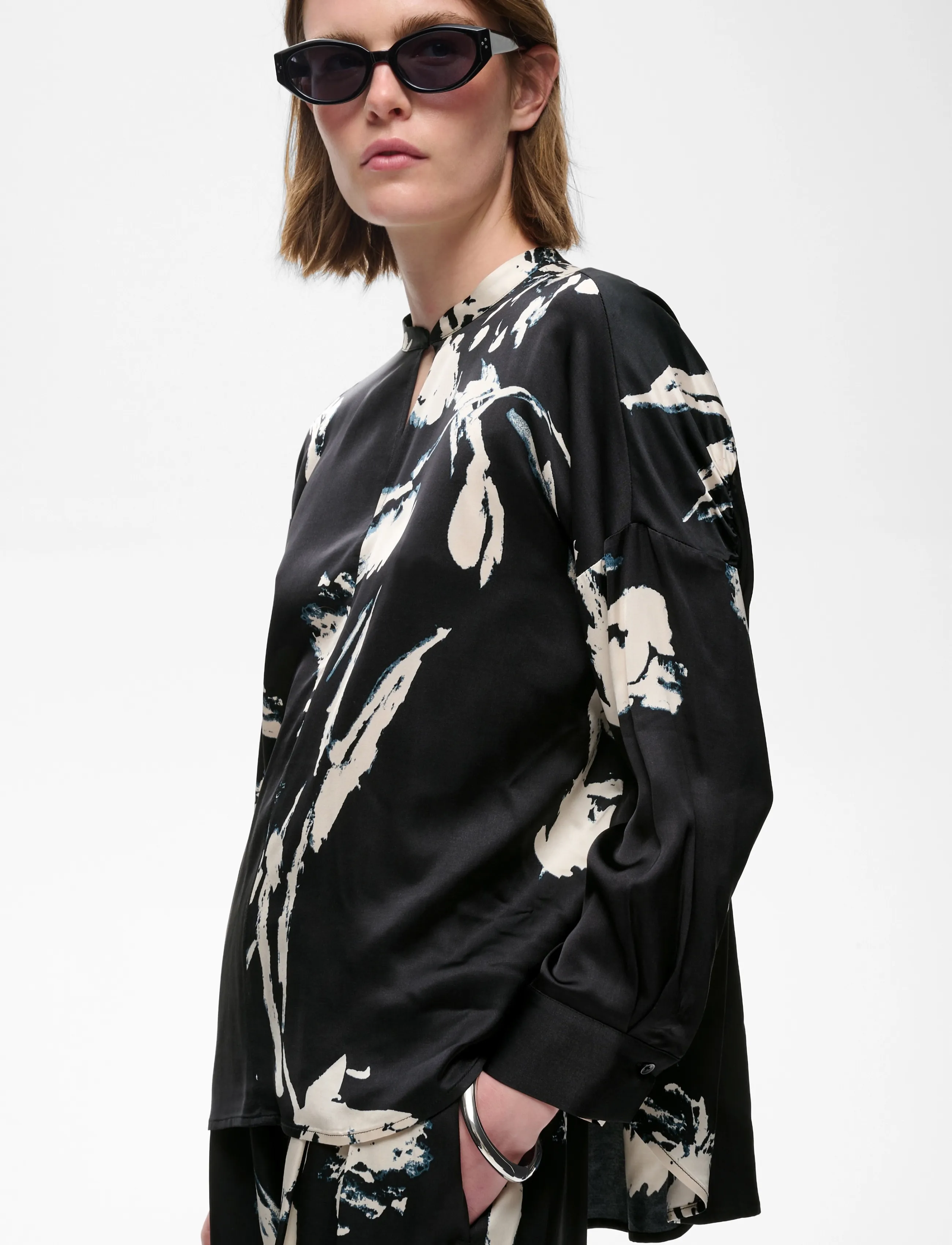 InWear - MEADOWIW BLOUSE - black painted flower - 3