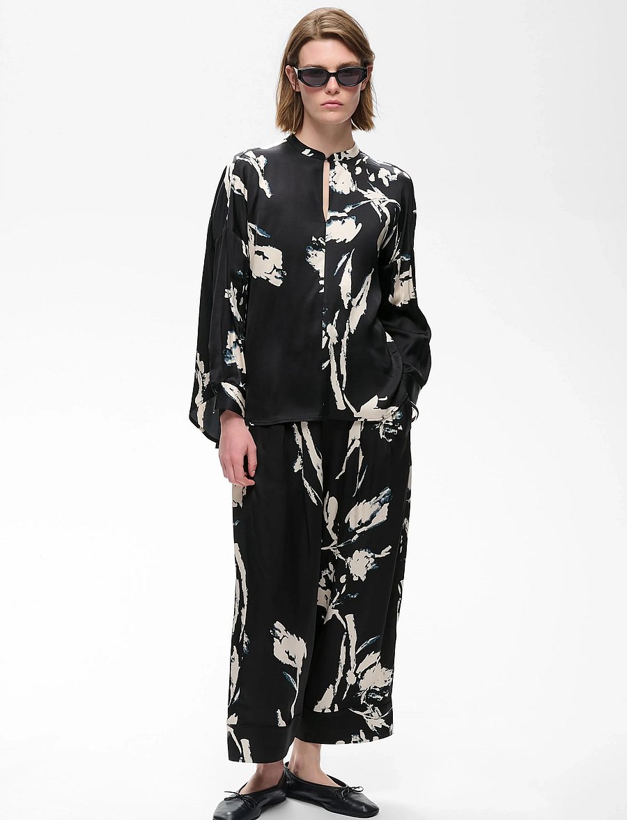 InWear - MEADOWIW BLOUSE - långärmade blusar - black painted flower - 4