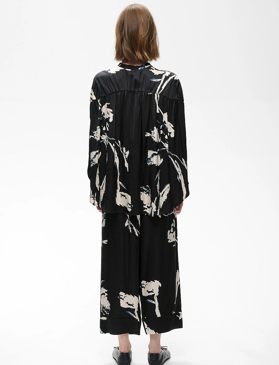 InWear - MEADOWIW BLOUSE - långärmade blusar - black painted flower - 5