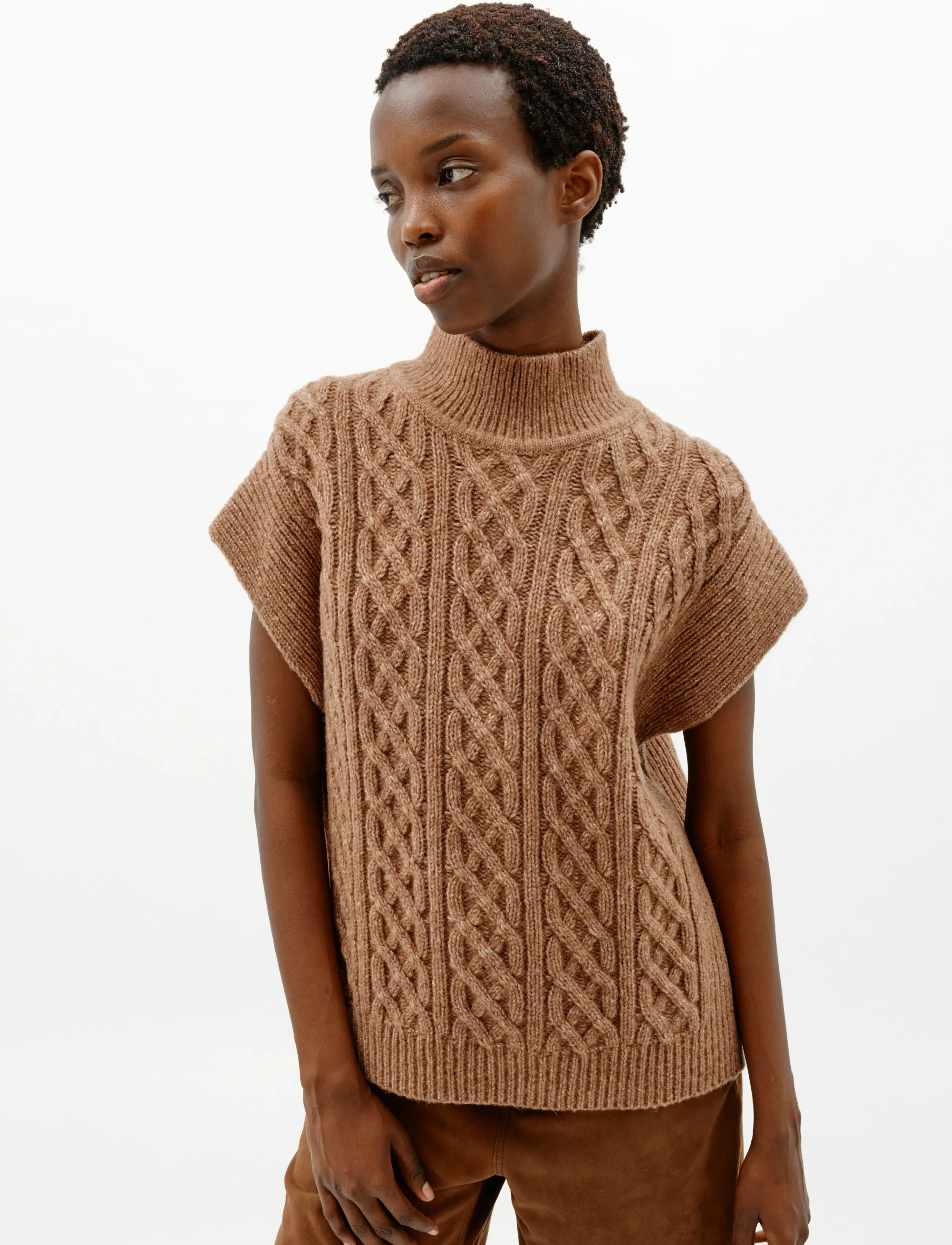 Taieiw Vest