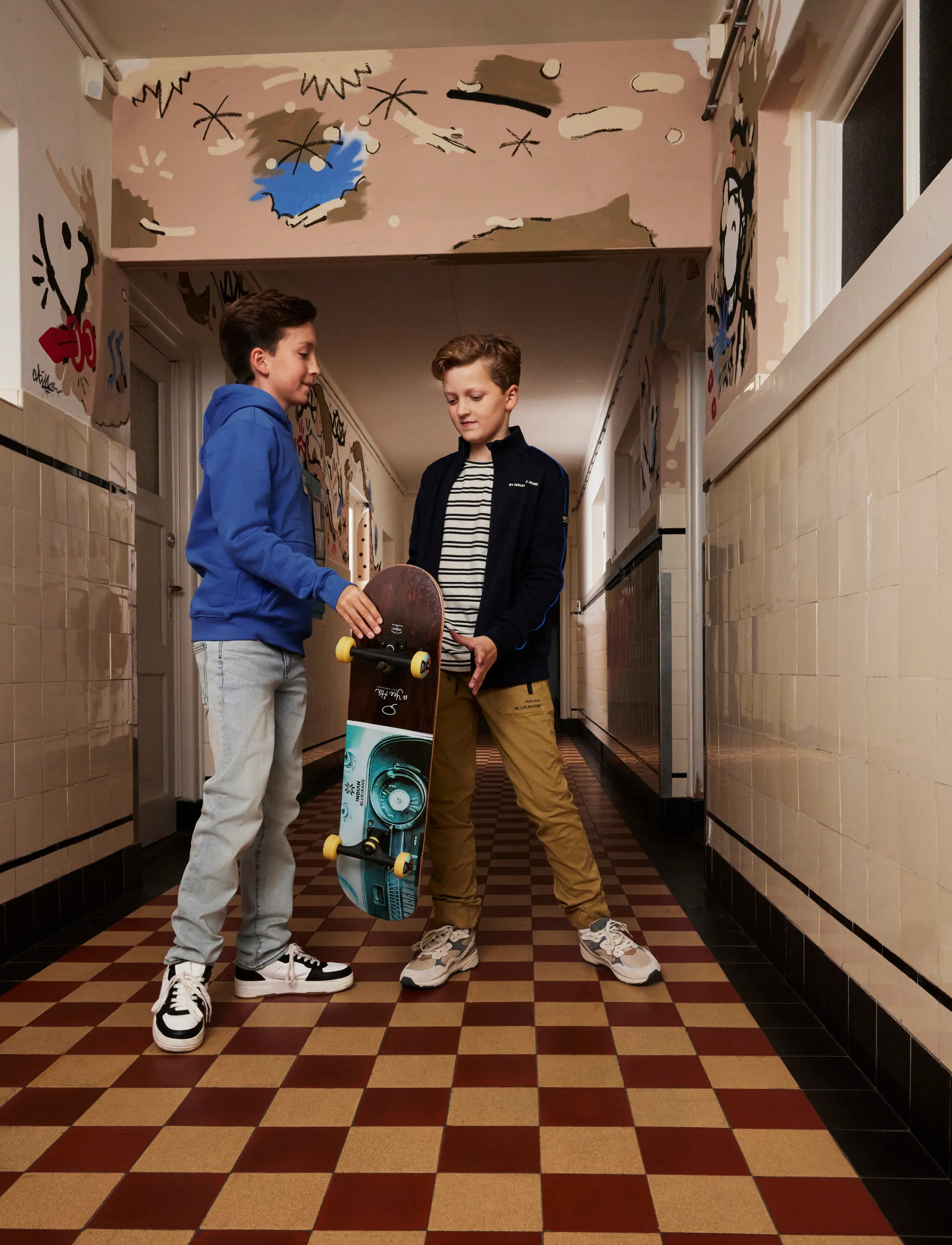 Indian Blue Jeans T-Shirt Stripe Badge - Oberteile & T-Shirts - LIGHT GREY MELANGE / multi