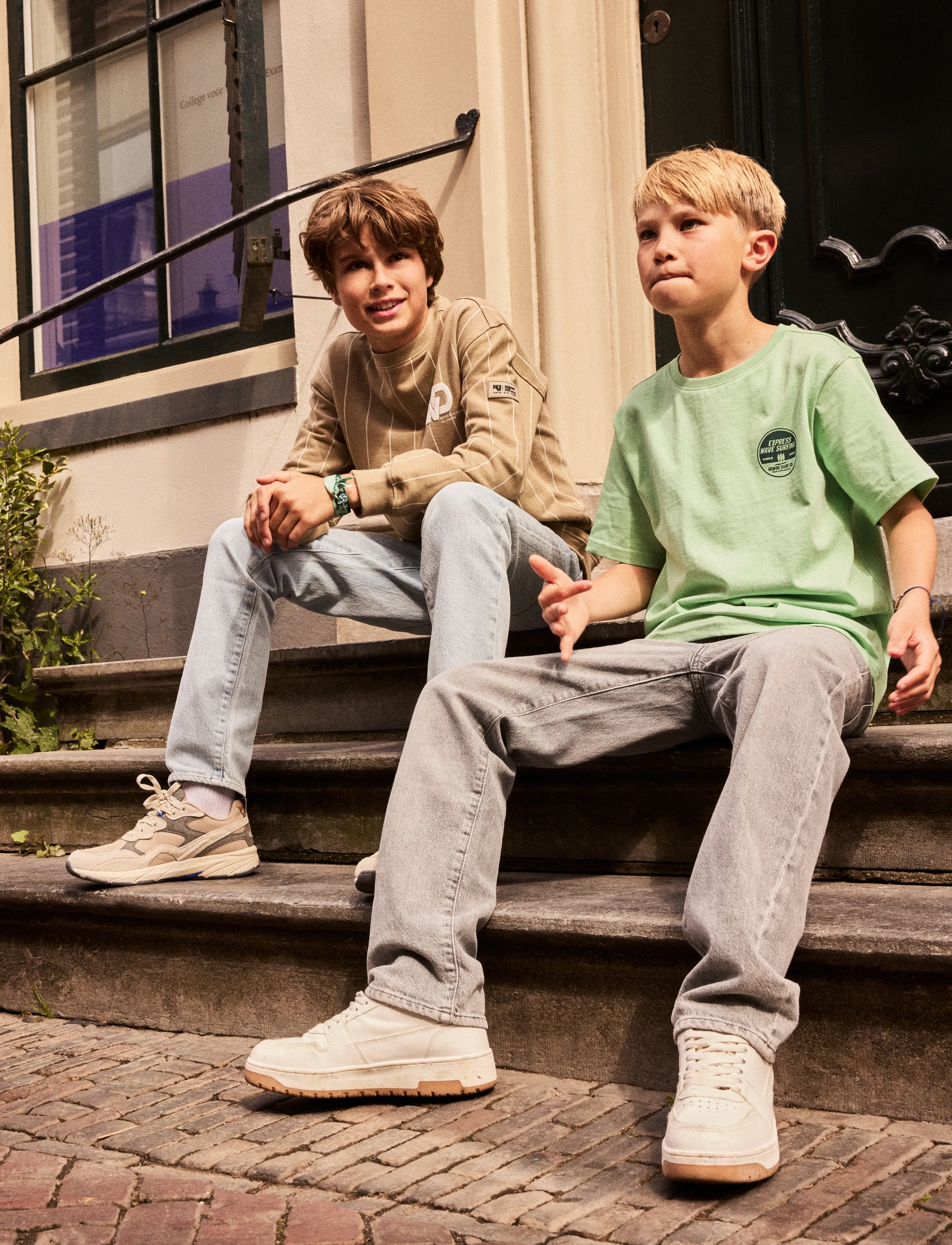 Indian Blue Jeans Loose Fit Sweater Pinstripe - Sweatshirts - SAND STORM / beige