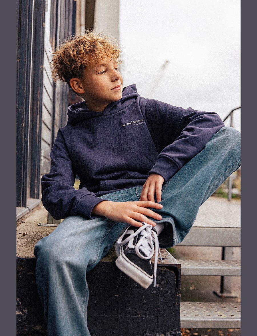 Indian Blue Jeans - Hoodie Backprint Brushed - dusty dark purple - 0