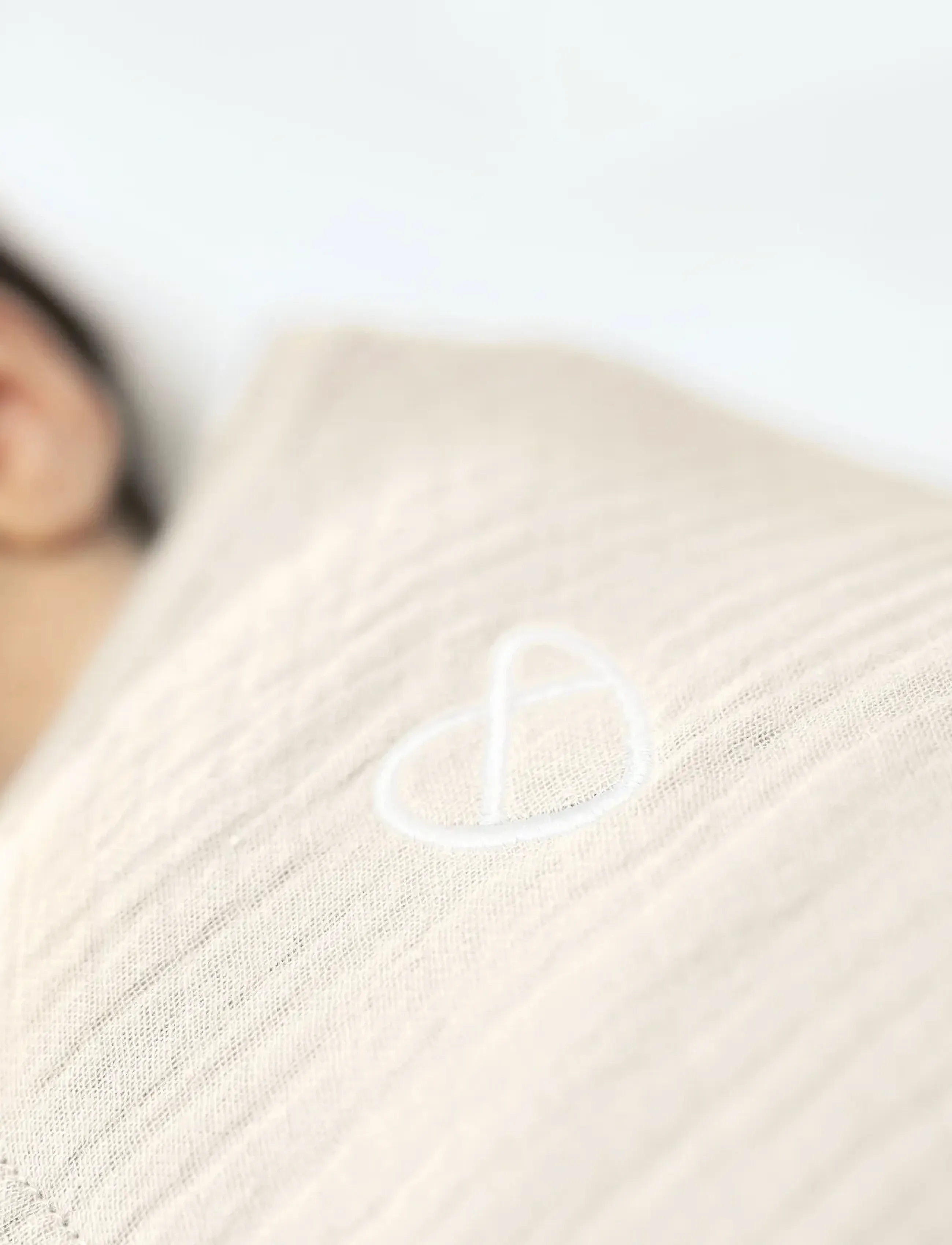 Ingenuity - SwaddleMe™ by Ingenuity™ Muslin Original Swaddle - Cream - musselintæpper - beige - 2