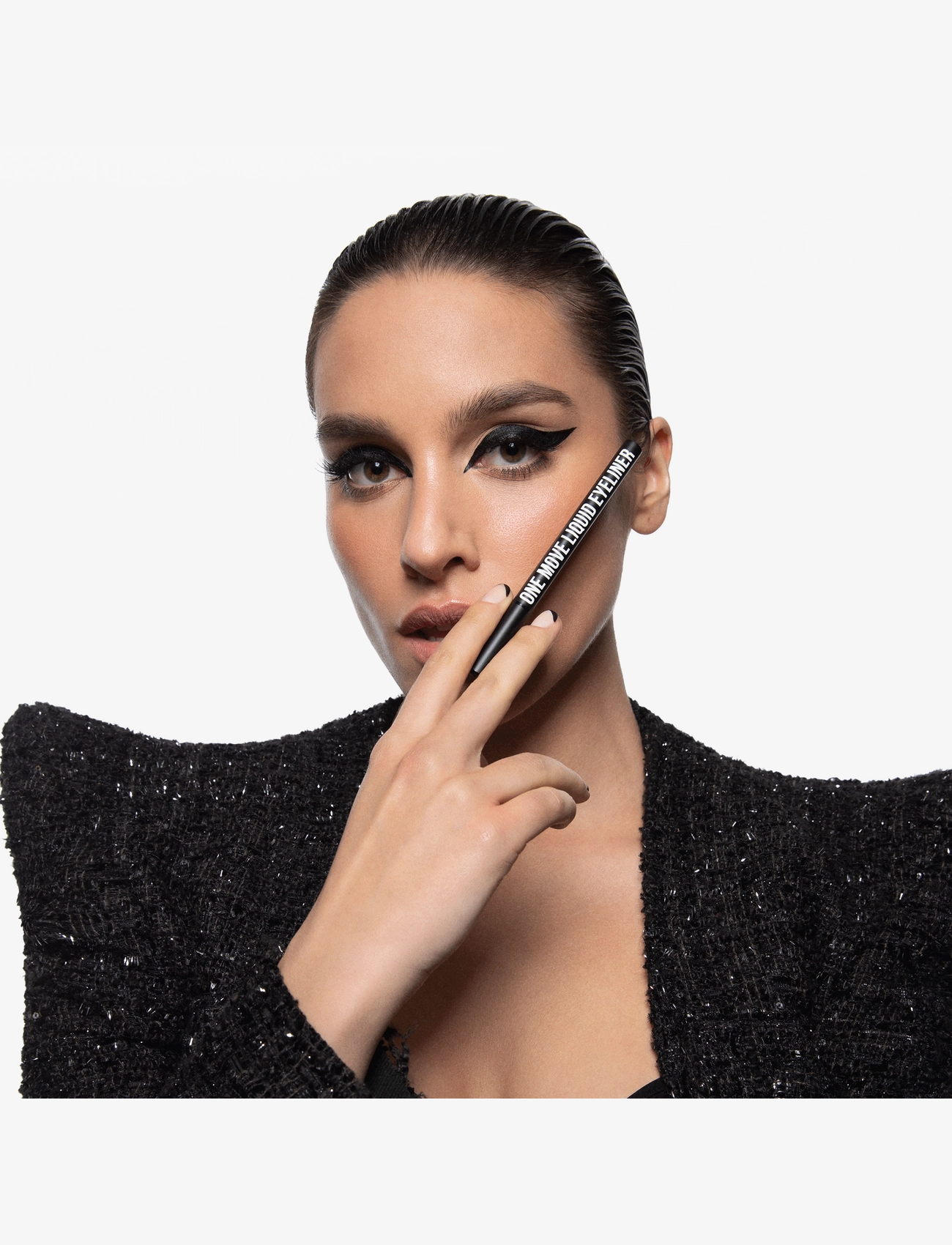INGLOT - INGLOT ONE MOVE LIQUID EYELINER 01 - smink - black - 4