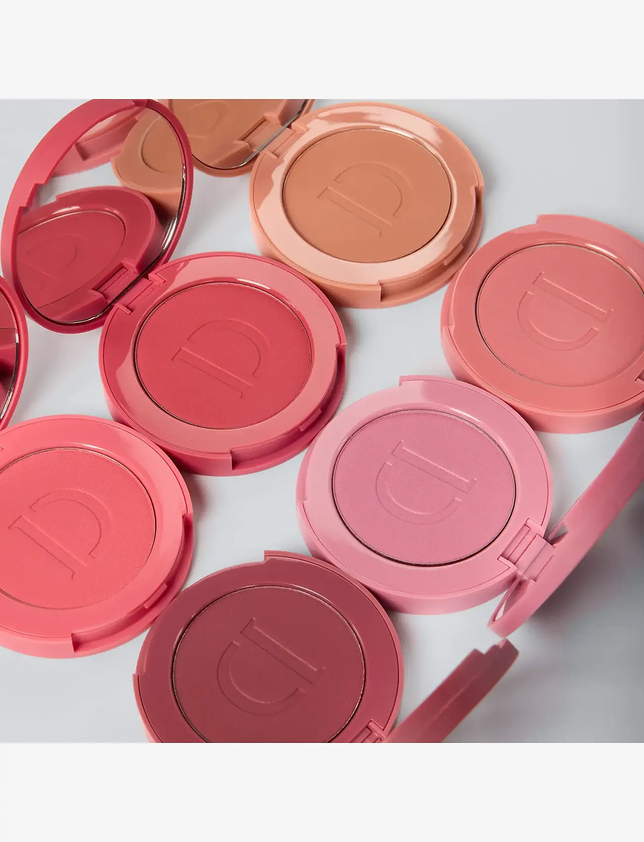 IsaDora - The Powder Blush 09 Coral Pink - makeup - coral pink - 5