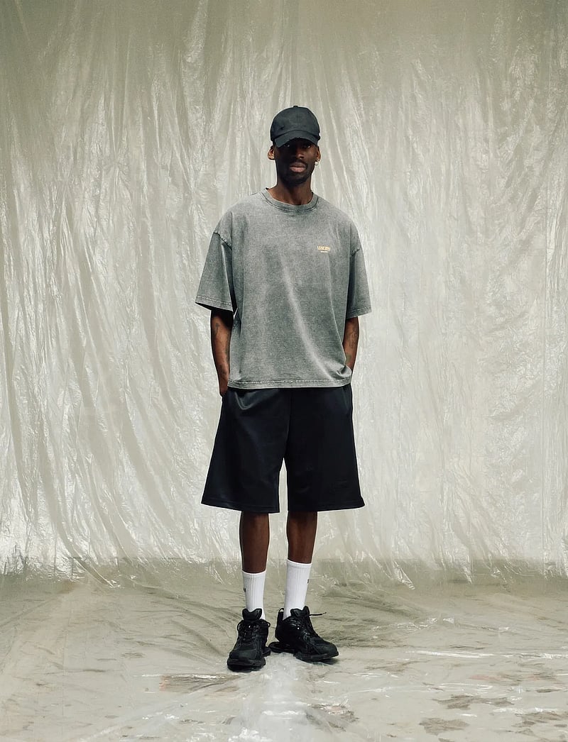 Isnurh - Isnurh Basement Wide Track shorts - vabaaja lühikesed püksid - black - 0