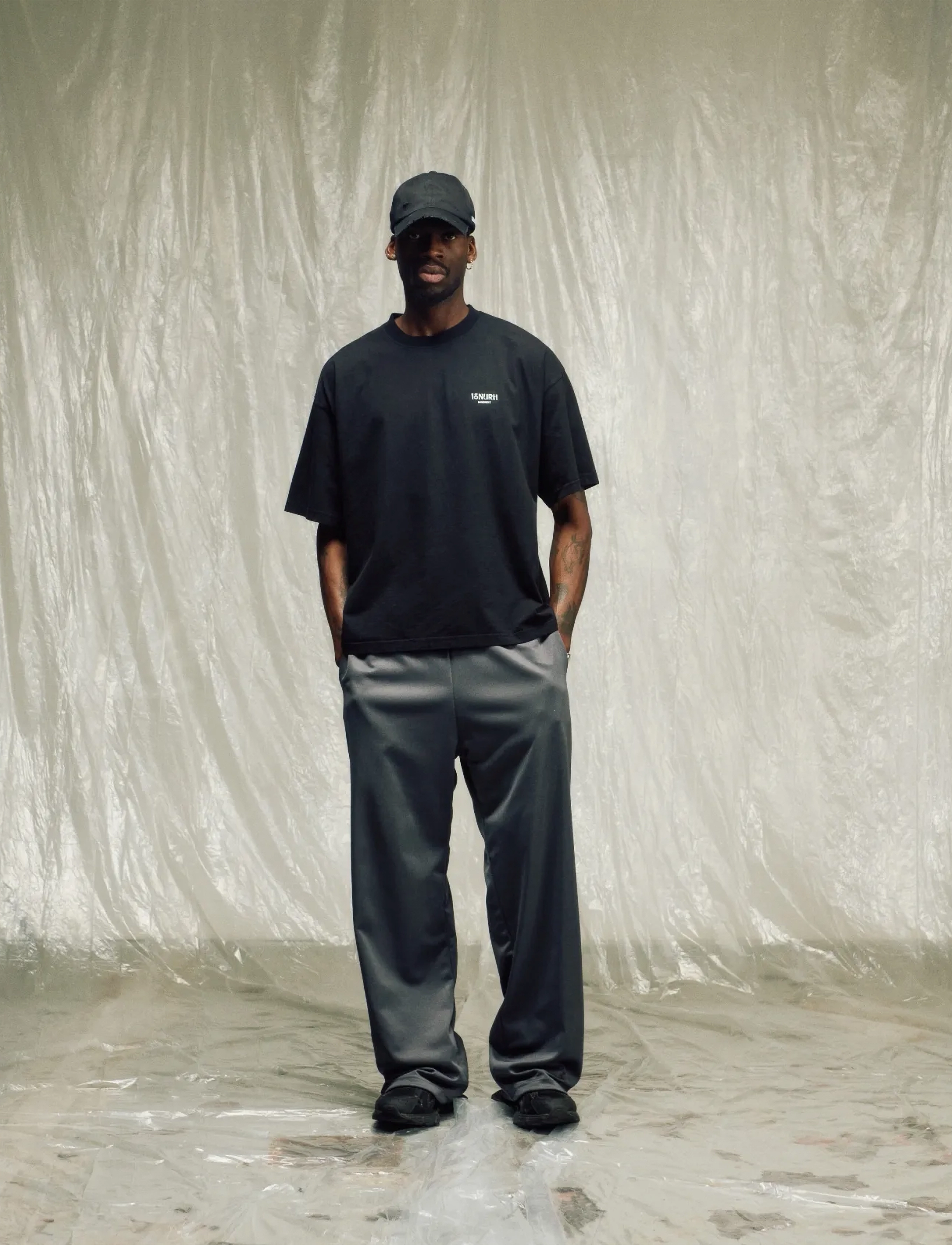 Isnurh Isnurh Basement Relax fitted t-shirt - Urlaubsfavoriten - BLACK / black