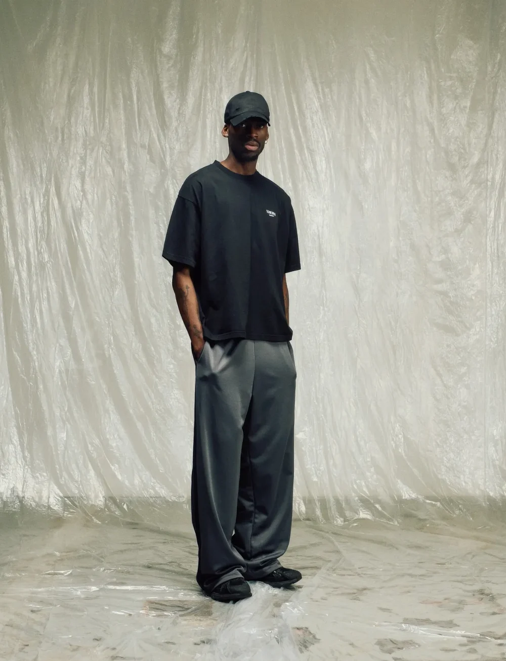 Isnurh - Isnurh Basement Relax fitted t-shirt - lühikeste varrukatega t-särgid - black - 3