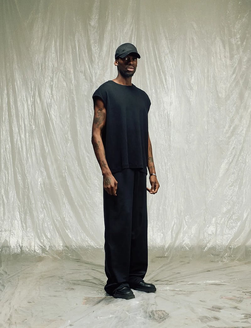 Isnurh - Isnurh Relax Rib Tank top - tank tops - black - 3