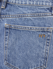 IVY Copenhagen - Mia 70's Combi Jeans Wash Heavenly - hosen mit weitem bein - denim blue - 4
