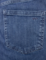 IVY Copenhagen - IVY-Lulu Jeans Split Wash Tenerife - nuo kelių platėjantys džinsai - denim blue - 4