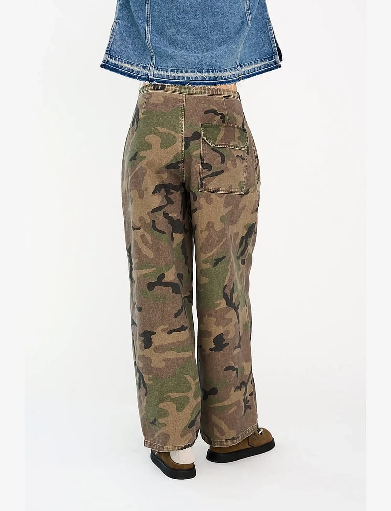IVY Copenhagen - IVY-Penny Parachute Pant Wash Camou - barrel jeans - camouflage - 4