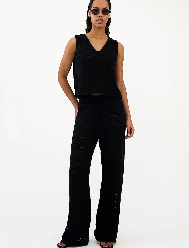 IVY Copenhagen - IVY-Breeze Crochet Top V-neck - tanktops - black - 5