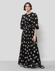 IVY OAK - DERJA GATHERED DRESS MAXI LENGTH - ilgos suknelės - aop bi-color flower black - 2