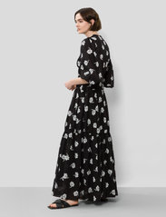 IVY OAK - DERJA GATHERED DRESS MAXI LENGTH - maxi dresses - aop bi-color flower black - 4