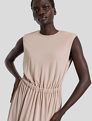 IVY OAK - Long Midi Length Dress - t-shirt dresses - light taupe - 3