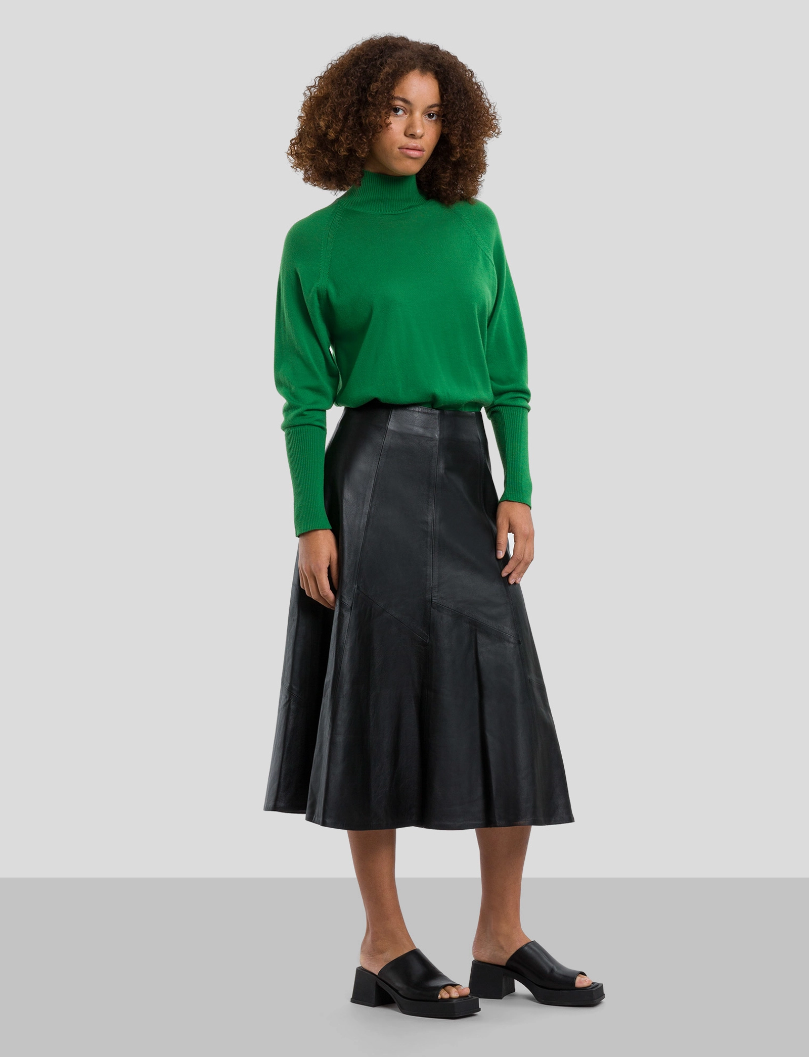 IVY OAK - LAUREEN MIDI LENGTH FLARED LEATHER SKIRT - black - 3