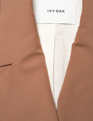 IVY OAK - Blazer With Hidden Press Buttons - ballīšu apģērbs par outlet cenām - mid-brown - 6
