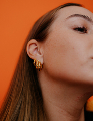 IX Studios - IX Crunchy Edge Earrings - hoops kõrvarõngad - gold - 0
